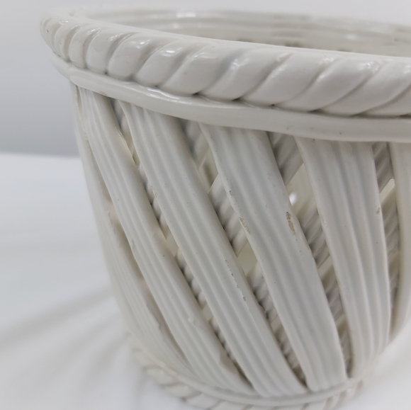 - Ceramic Latice woven planter made in Italy (Z13) - Picture 4 of 9